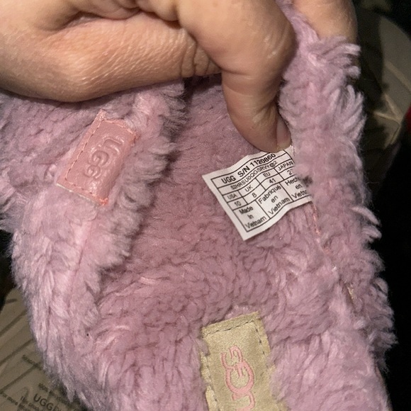 UGG SUGAR FUZZ CROSS SLIDES NO OFFERS - Picture 7 of 10